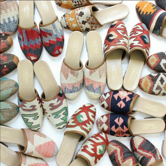 Artemis Design Turkish Rug Needlepoint Mule 38/8 - Picture 5 of 9